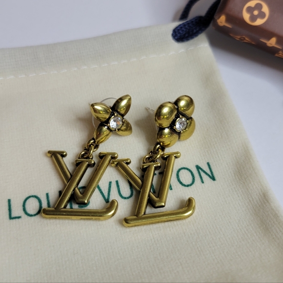 BUNDLE DEAL🎁 3 Pc. LOT, Louis Vuitton Brooch& Earings, Gucci Earings, Dustbags - Picture 2 of 7